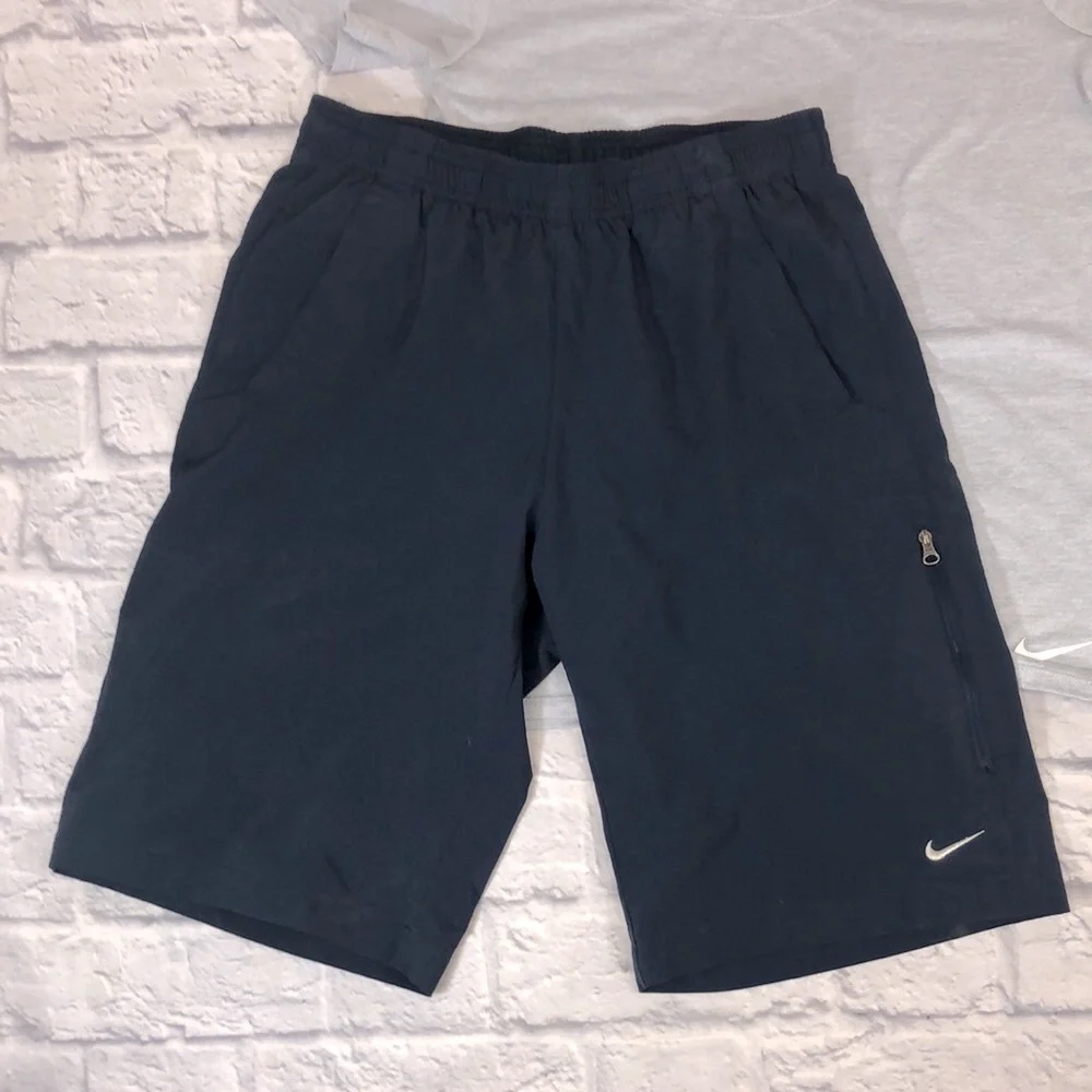Nike Shorts and T-shirt set. Light Gray & Navy Blue. Size Small